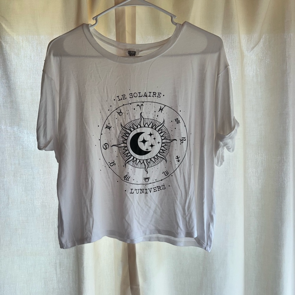 Size medium, colors white & black, tee from Funky Pink.